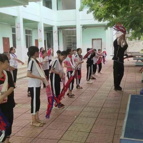 2020年海南苗族盘皇舞进入校园红星学校四一班