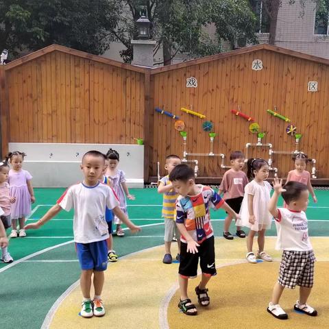 动创家乐高幼儿园一日生活