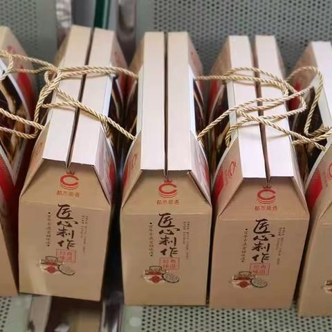 北环二建社区：月饼赠佳人 祝福暖“疫”线