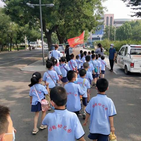 “走进小学、快乐成长”福鹤幼儿园大班幼儿参观小学活动