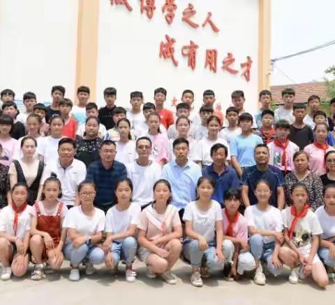 李庄乡潘口完小六年级毕业季