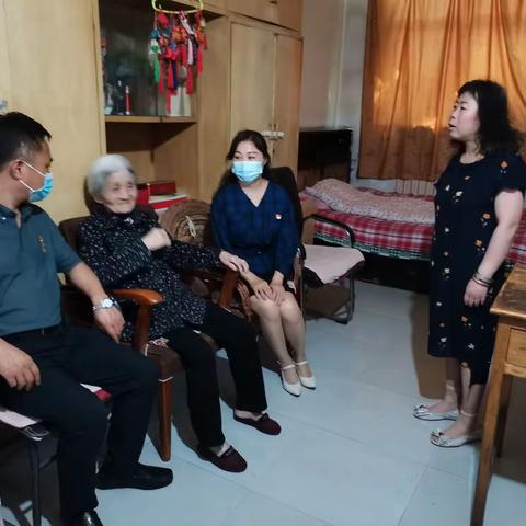 “五进五服务”，架起连心桥