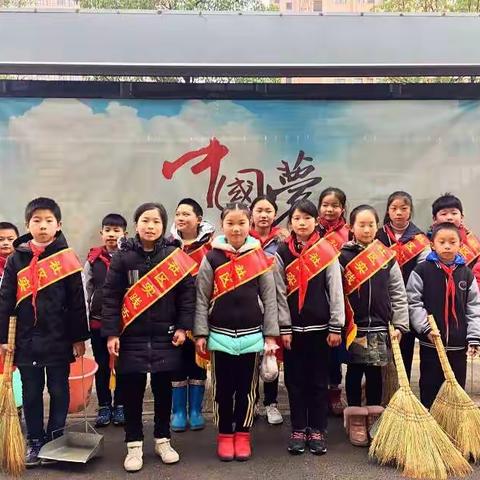 学雷锋精神   做军运主人 将“零”垃圾理念贯彻到底