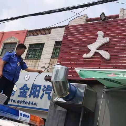 浚县“城管蓝”为莘莘学子保驾护航