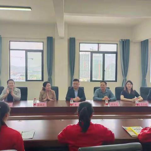 专家引领，教育提质——柳州市雀儿山第二小学&鹿寨县城南第二小学教共体英语培训会。