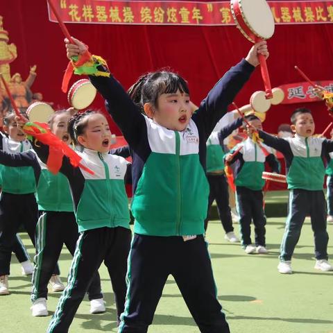 花样器械操，缤纷炫童年——延安市宝塔区第五幼儿园幼儿器械操比赛