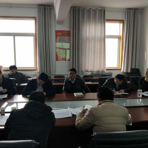 区住建局召开生活垃圾无害化处理项目基础配套工程推进会。