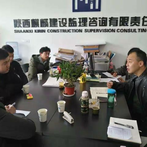 区建住局雨天工作不间断、持续推进生活垃圾无害化处理项目基础配套工程建设