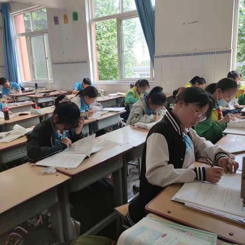 青春正在路上  记录实验中学延时服务