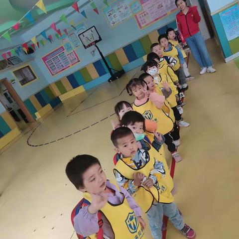 未来贝星幼儿园“相约春天，遇见莓好”采摘草莓活动—诺贝尔二班