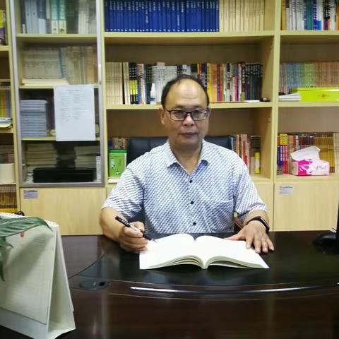 邵培德｜李琼诗的象与意——在李琼女史“诗文集”发布会上的书面发言