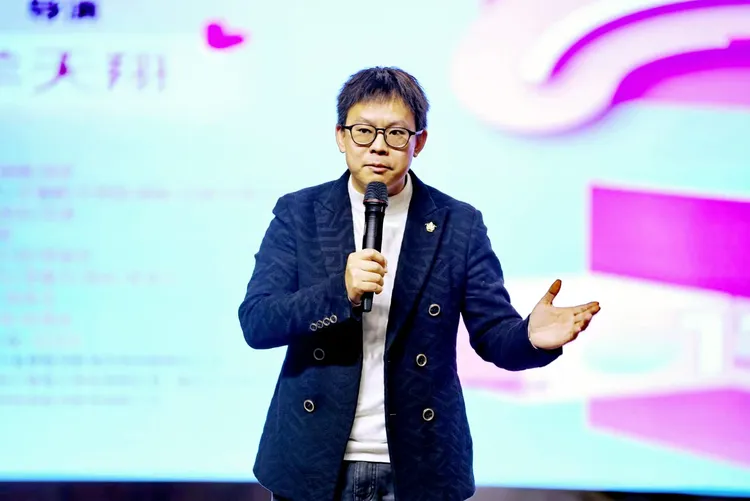 图片[4]-特别报道｜《在世界中心遇见你》：一场邂逅与期待的盛宴-华闻时空