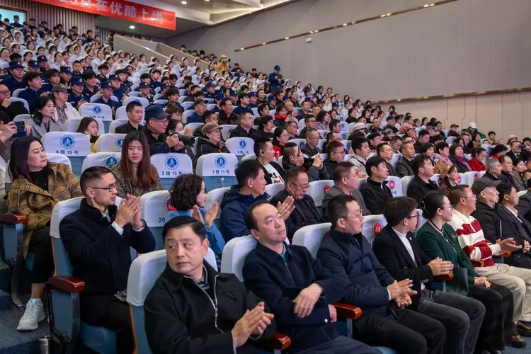 图片[10]-特别报道｜《在世界中心遇见你》：一场邂逅与期待的盛宴-华闻时空