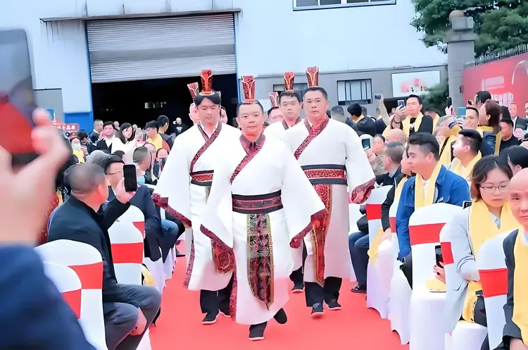 图片[3]-酒脉贯古今，山河入坛来——《金盆地·种酒赋》的文化解码与精神纵深-华闻时空