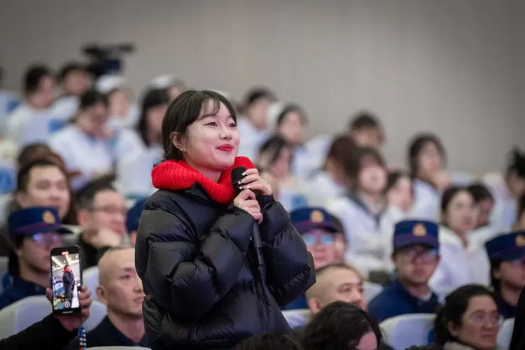 图片[19]-特别报道｜《在世界中心遇见你》：一场邂逅与期待的盛宴-华闻时空