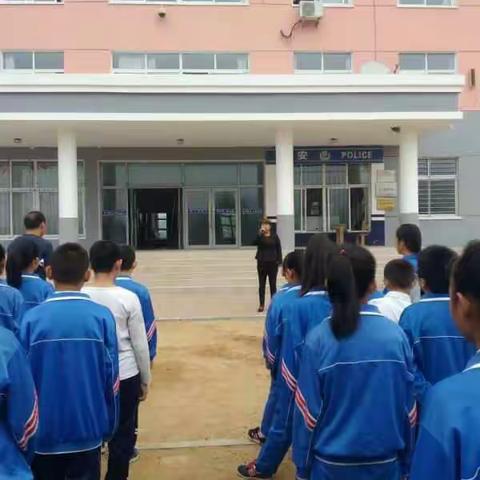 大定堡学校校车安全逃生演练