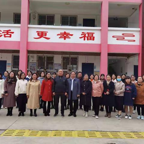 龙门园区教育办举办龙门文化进校园洛阳名师上讲堂教学系列研讨之教师成长论坛