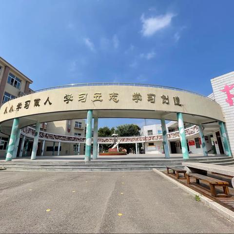 师生同心 传递爱心                        ——贾汪区实验小学教育集团总校区教师节系列活动