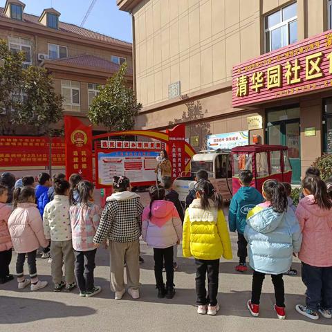 走进社区生活，学习红色文化——善南街道中心幼儿园大二班