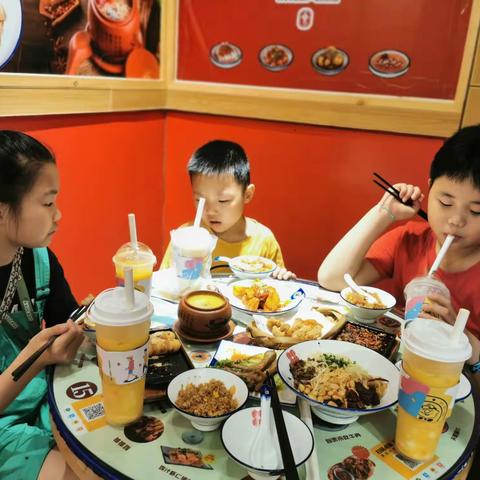 期盼已久的暑假正式开始啦！带你欣赏一下我的暑假生活吧！