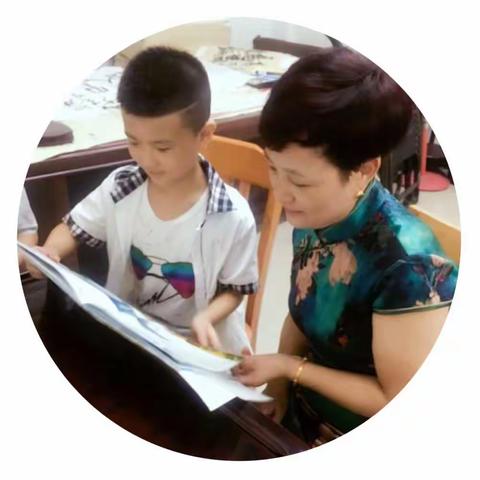 小手拉大手，学写中国字，学讲普通话！