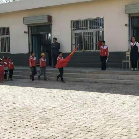 水月坪小学“文明伴我行”主题队会