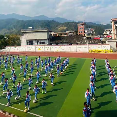 以体树人展英姿 减负提质助成长——记戴家埔中心小学第八届体育节