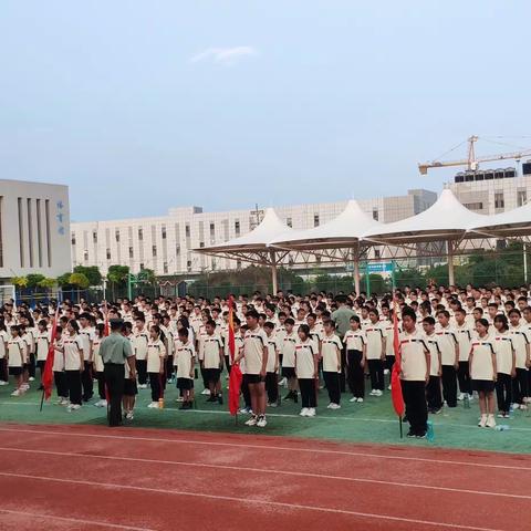 民安中学初一年国防教育训练