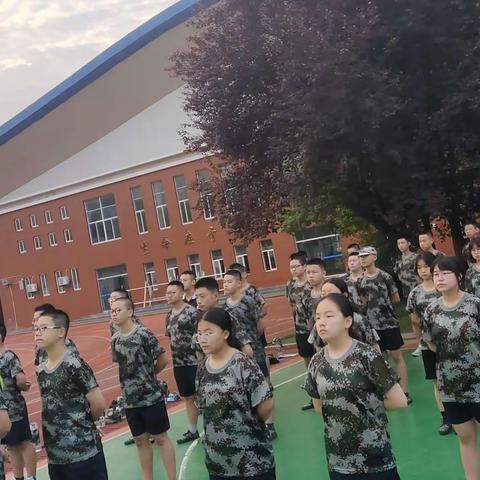九年级开学军训     初中的最后一次军训！