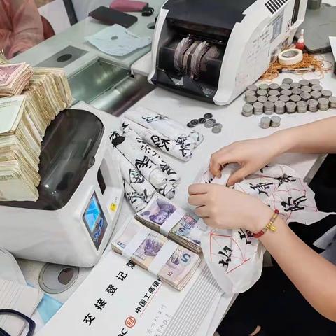 厅堂服务无小事， 零币兑换显真情