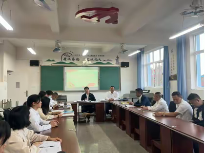学习贯彻党的二十大精神 做纯粹实干教育人 ——戛洒二中党支部开展11月份党课活动