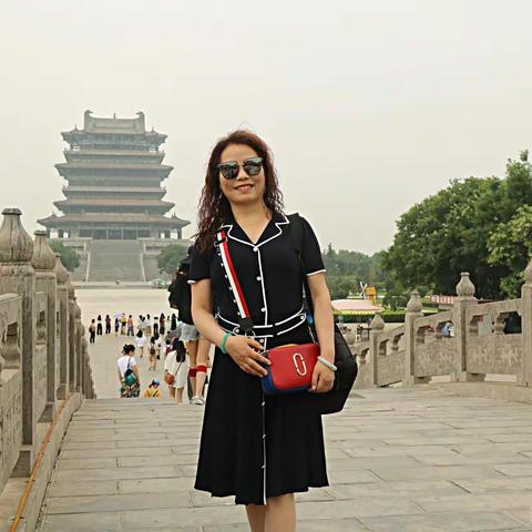 陕西诗人杨明霞：五月的祝福致恩师、师母