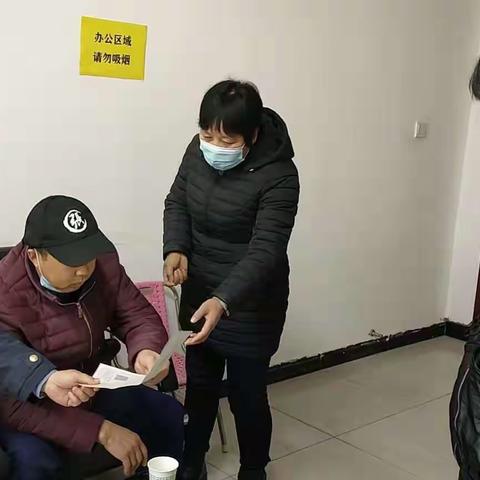 终南市场监管对辖区食品安全城市复审进行档案整理，迎接验收。