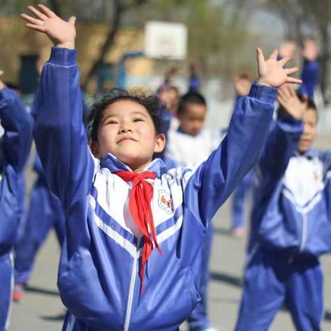 汇聚团结之力，振奋民族精神 ——乌市第54小学“民族团结一家亲”师生广播操比赛