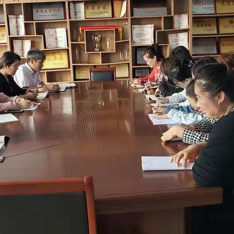 开展青年教师培训，助推青年教师成长－－ －东风学校小学部青年教师培训会纪实