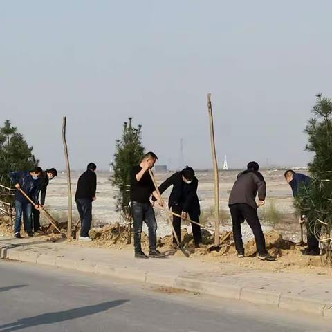 市自然资源规划局（林业局）冯涛局长在周至参加义务植树活动