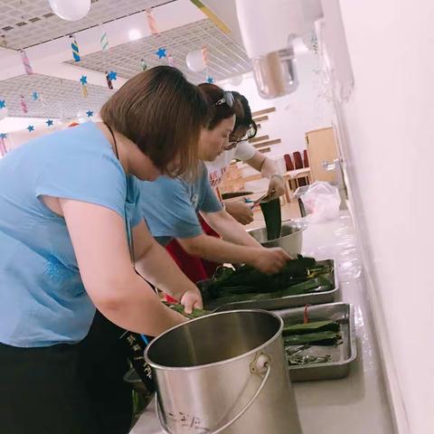 华师铁桥幼儿园小二班“端午节”活动——甜甜粽子香、浓浓端午情～