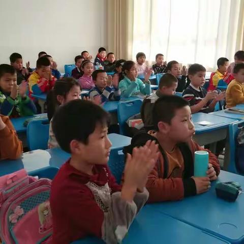 “展风采，树榜样” 三二班假期作业评选活动