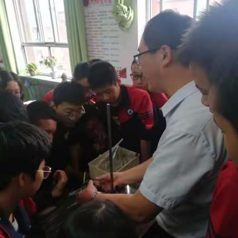 活动促成长 教研绽芳华——华亭二中理化生教研组听评课（二）