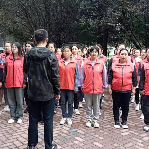 网格巡查在行动，情暖中秋月更圆