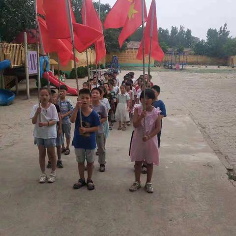 吕寨小学参观烈士祠，致敬先烈