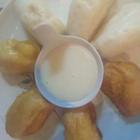 艾子涵制作“金银”馒头