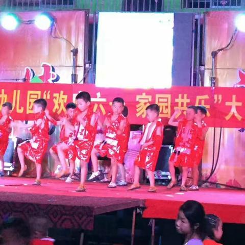 中许幼儿园欢庆六一 5月28日晚，中许幼儿园在园内隆重举办‘’欢庆六一，家园共育‘’为主题的文艺汇演
