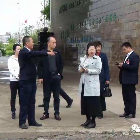 市领导心系教育事业，市人大调研组到第八小学就基础设施等情况进行调研