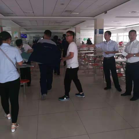 垦利锦霞路分理处联动营销显成效