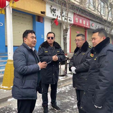 同仁城市管理局开展扫雪除冰活动，确保人民群众出行安全 闻“雪”而动 “破冰”前行