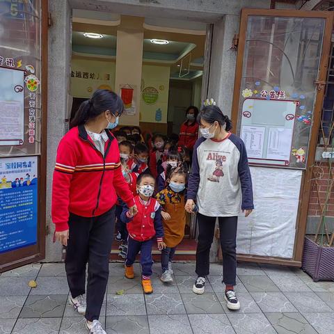 北京街盐运西幼儿园小一班走进消防基地