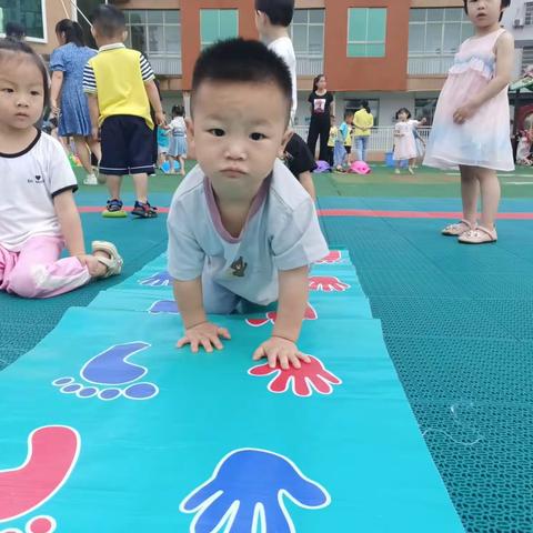 童馨幼儿园小小班第十七周快乐生活记