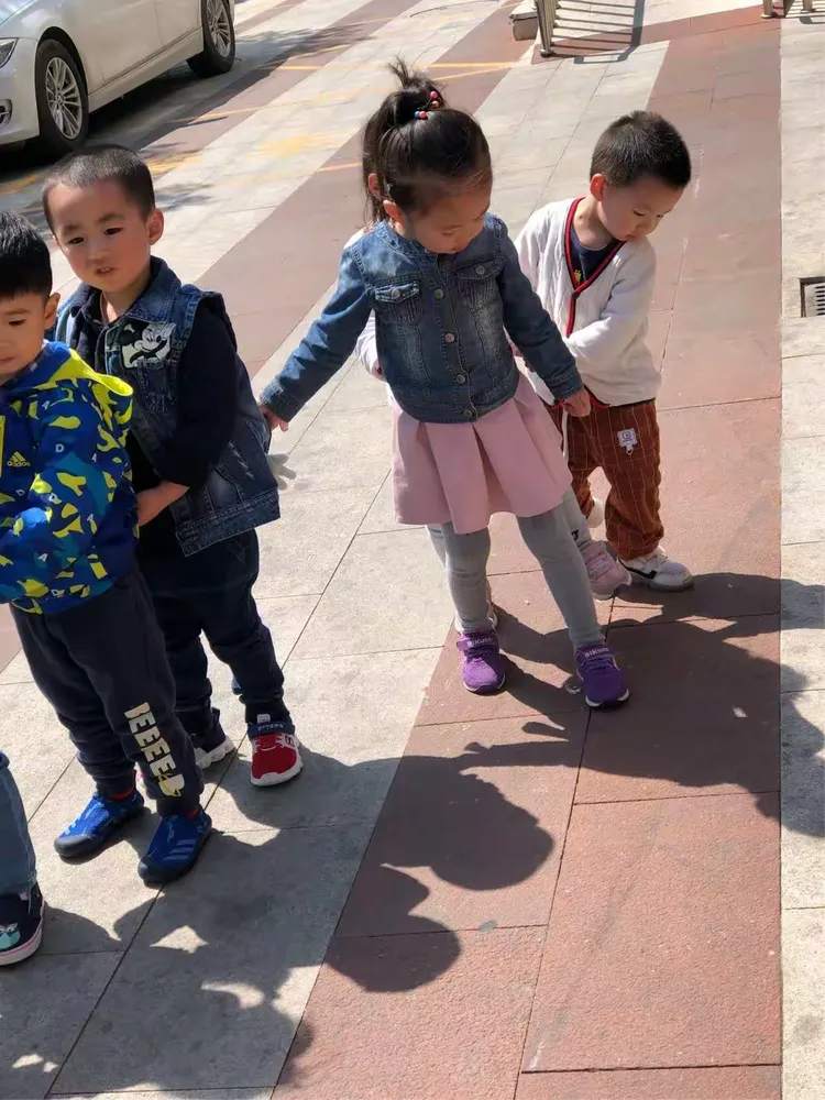 摸摸我的影子