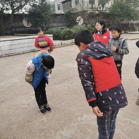 解心结  更团结—红伞七期五组老君小学活动小记